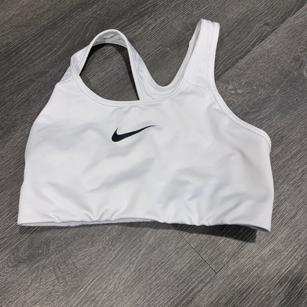 Comfy Nike sports bra. Never worn!